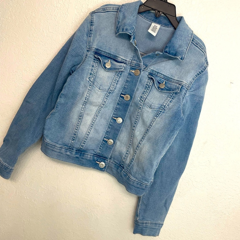 🤩Denim Jean Jacket!  Girls size 10!